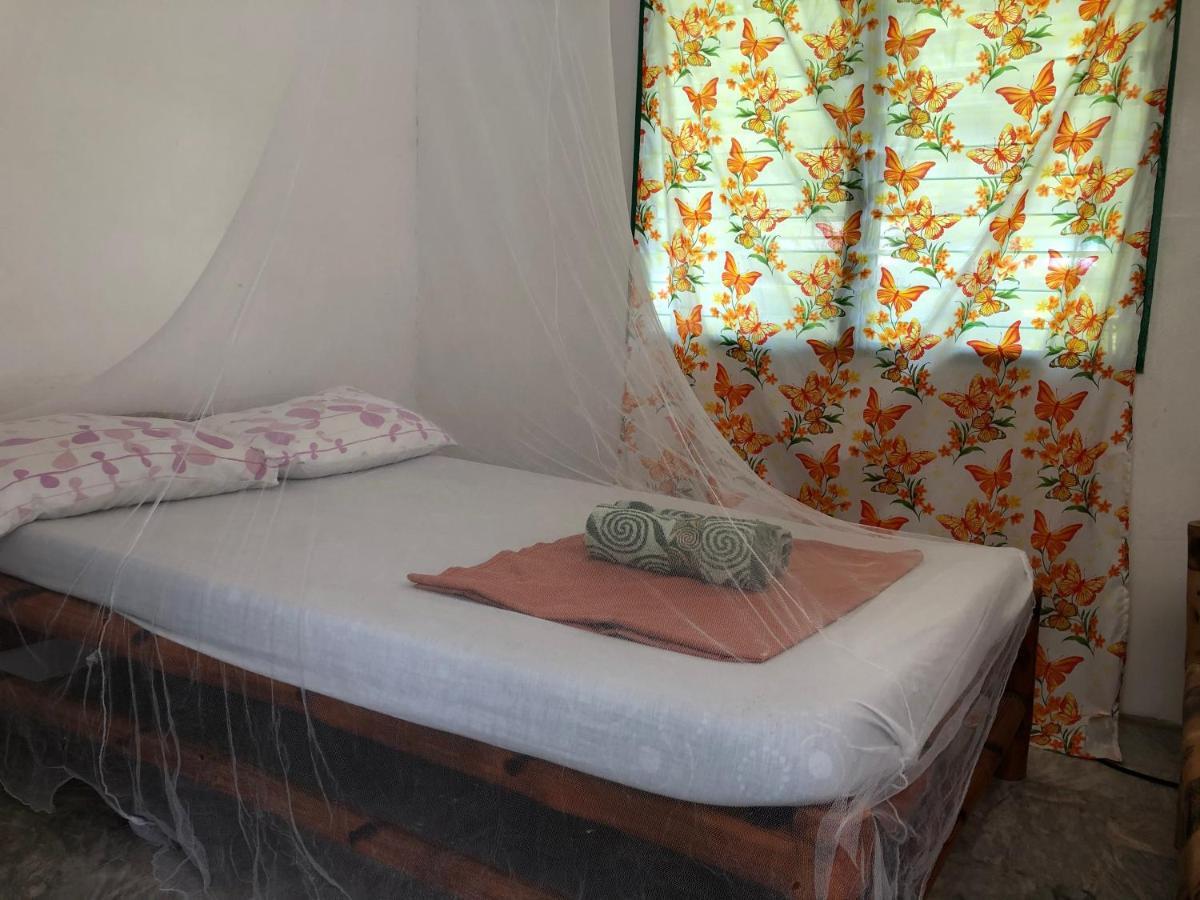Amami Garden Hostel Puerto Galera Eksteriør billede