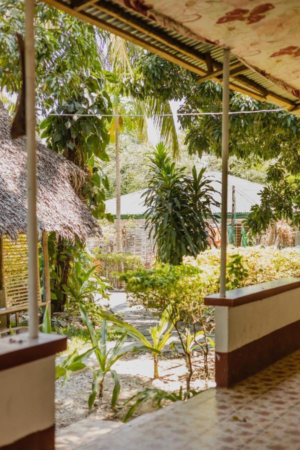 Amami Garden Hostel Puerto Galera Eksteriør billede
